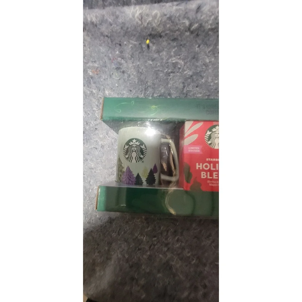 2022 Starbucks Chirstmas Holiday‎ Blend Coffee with 2 Cups Set NWT